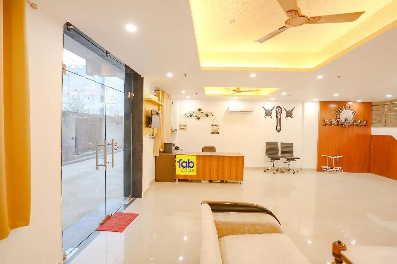 Fabexpress Taj Residency Near Yashobhoomi Convention Centre 호텔 델리